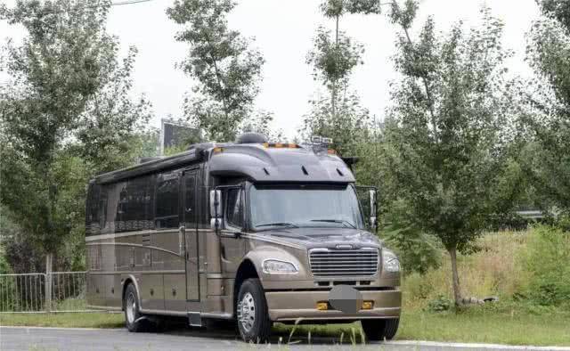 成龙的座驾酷似小火车,全球限量一辆,唯一缺点不敢洗车_房车_汽车