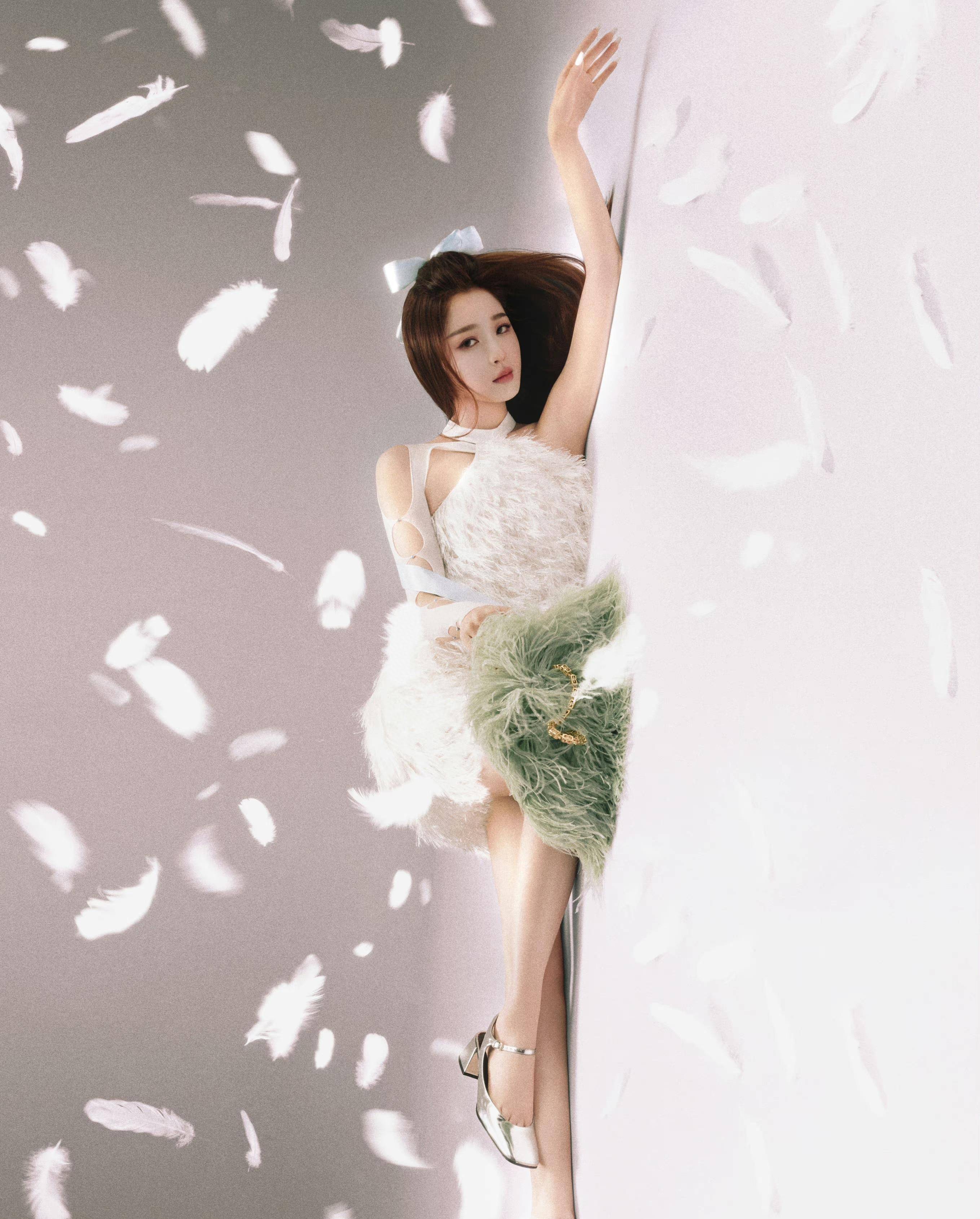 《虞书欣仙境》封面,穿飘逸衣m腿尽显宅男女神风范_白天鹅_黑色_白色