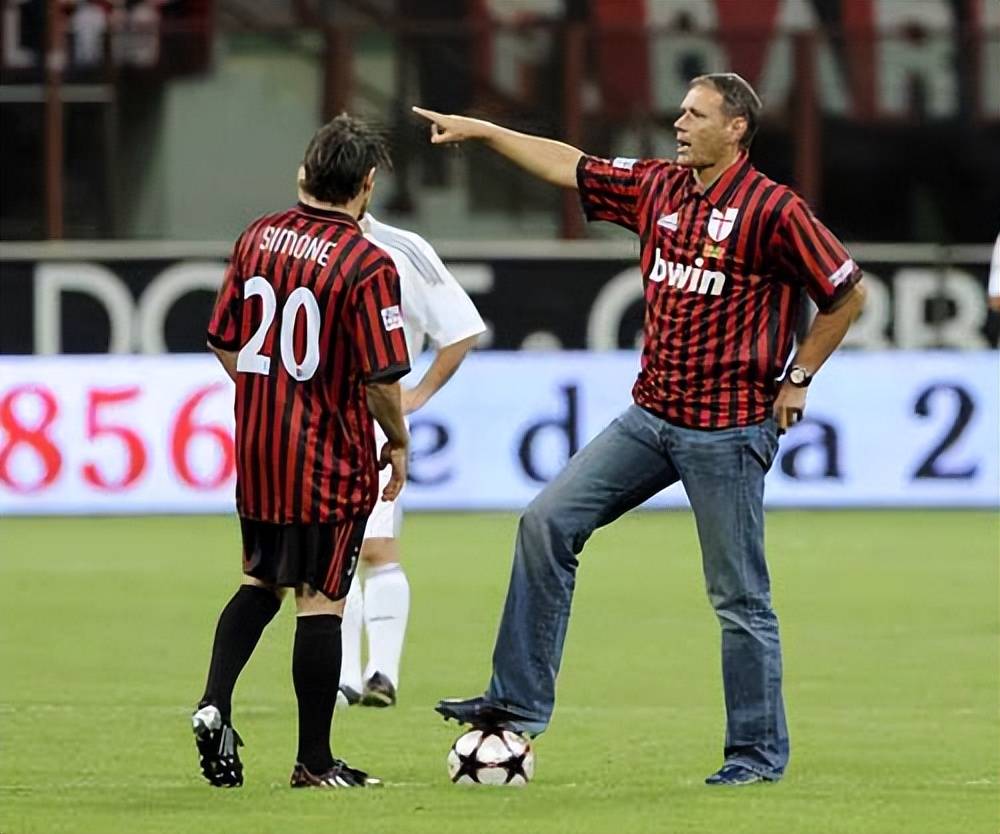 ac米兰队史今天:2009年元老慈善赛2-0皇马,众巨星助力博格诺沃