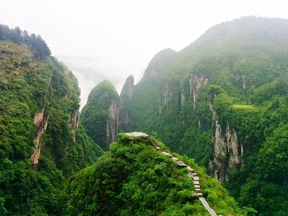 在湘西苗寨罕见大峡谷内,屈原"问天台"金鸡独立,不为人知_故事_流放