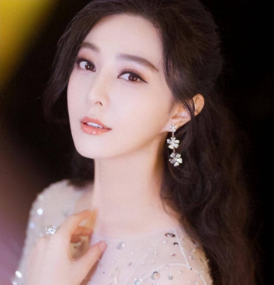 来,娱乐圈频频爆出偷税漏税事件,张柏芝,黄晓明等大牌艺人均牵涉其中