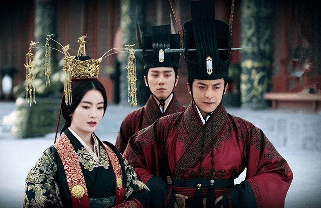 皇帝13岁时去舅父家玩,迷上表嫂,杀舅父全家,反让