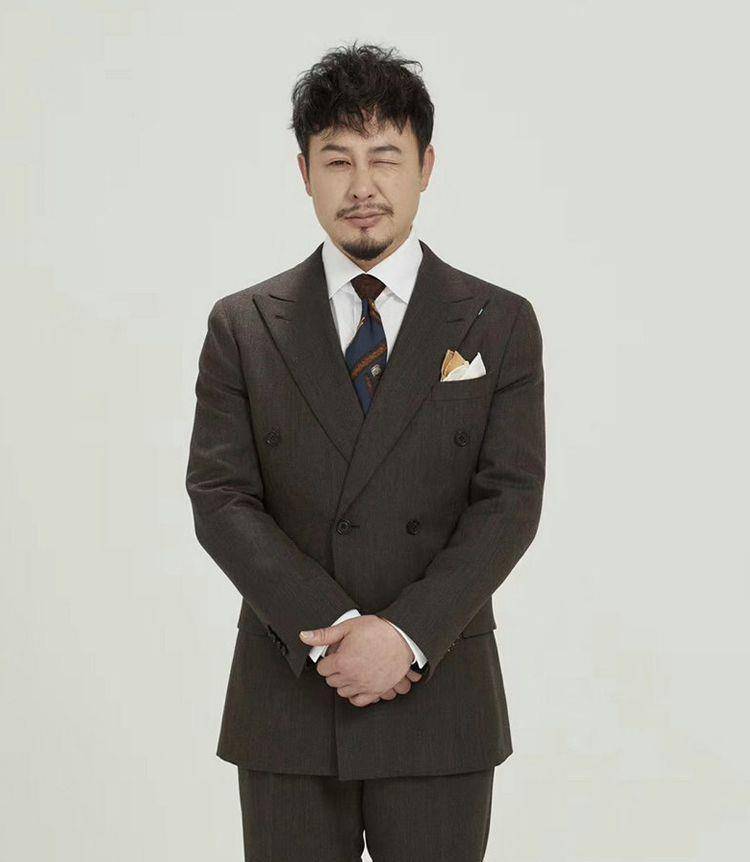 张颂文就是"反胖"男人:穿着自然得体,气质优雅,46岁也不显老_男士