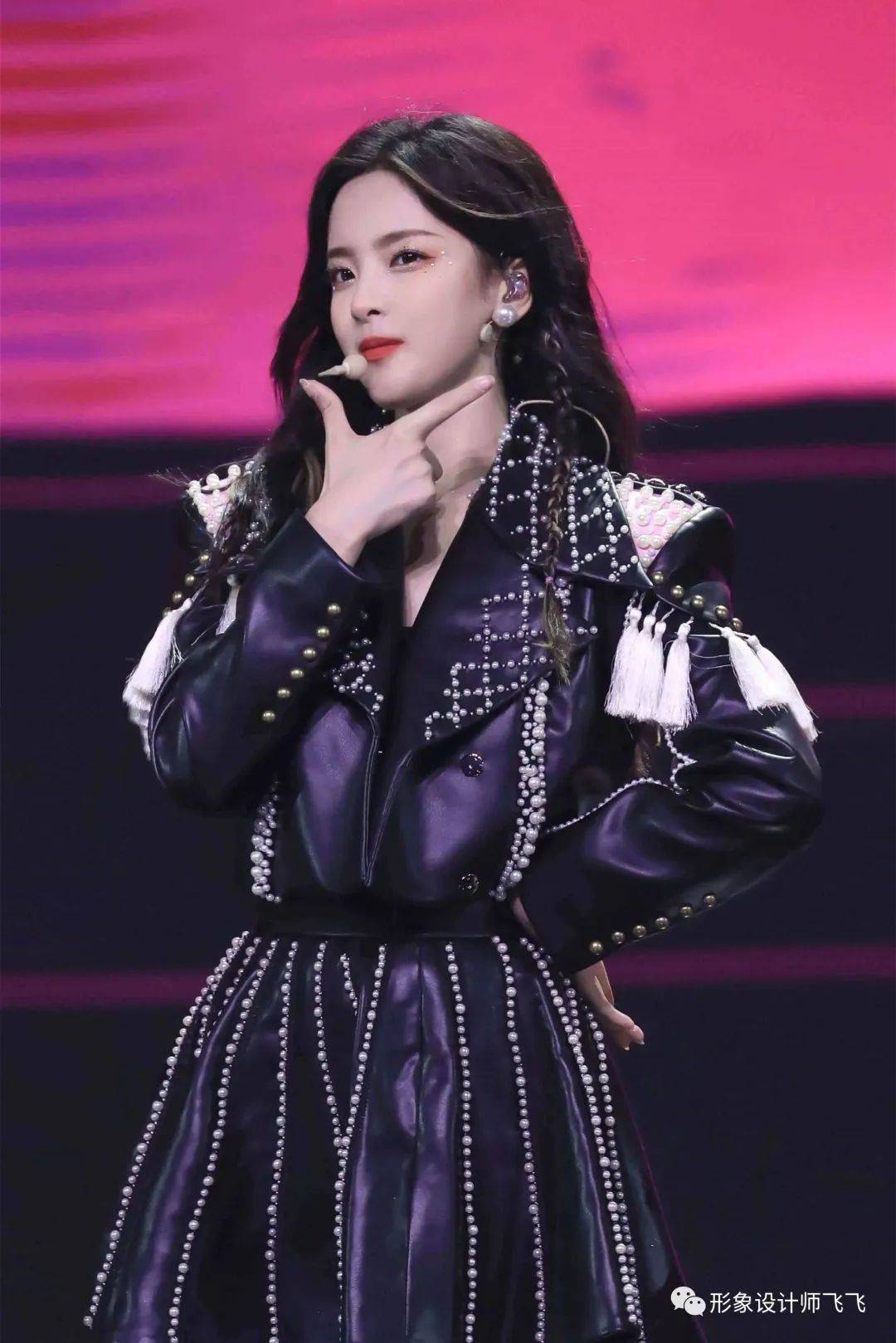 杨超越旗袍造型太美了,仿佛穿越到民国,如富家千金一样高级贵气_风格