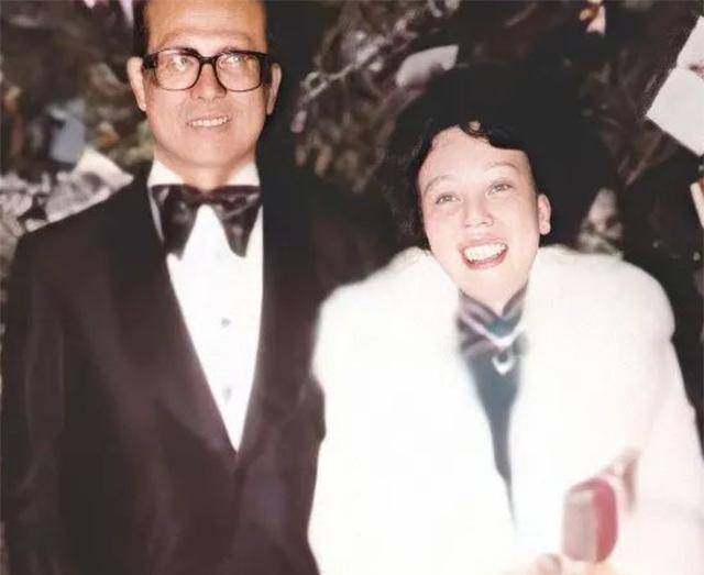 庄明月墓地大年初一被盗,李嘉诚请来的风水大师称:你亡妻死得惨_生活