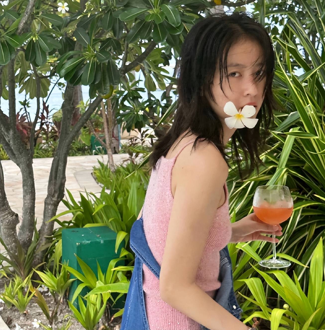 演员周雨彤的泳装照火爆网络!身材火辣,一秒钟秒杀你的眼球!