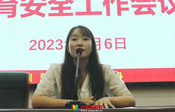 铜山区夹河中学召开德育安全工作暨新班主任拜师活动