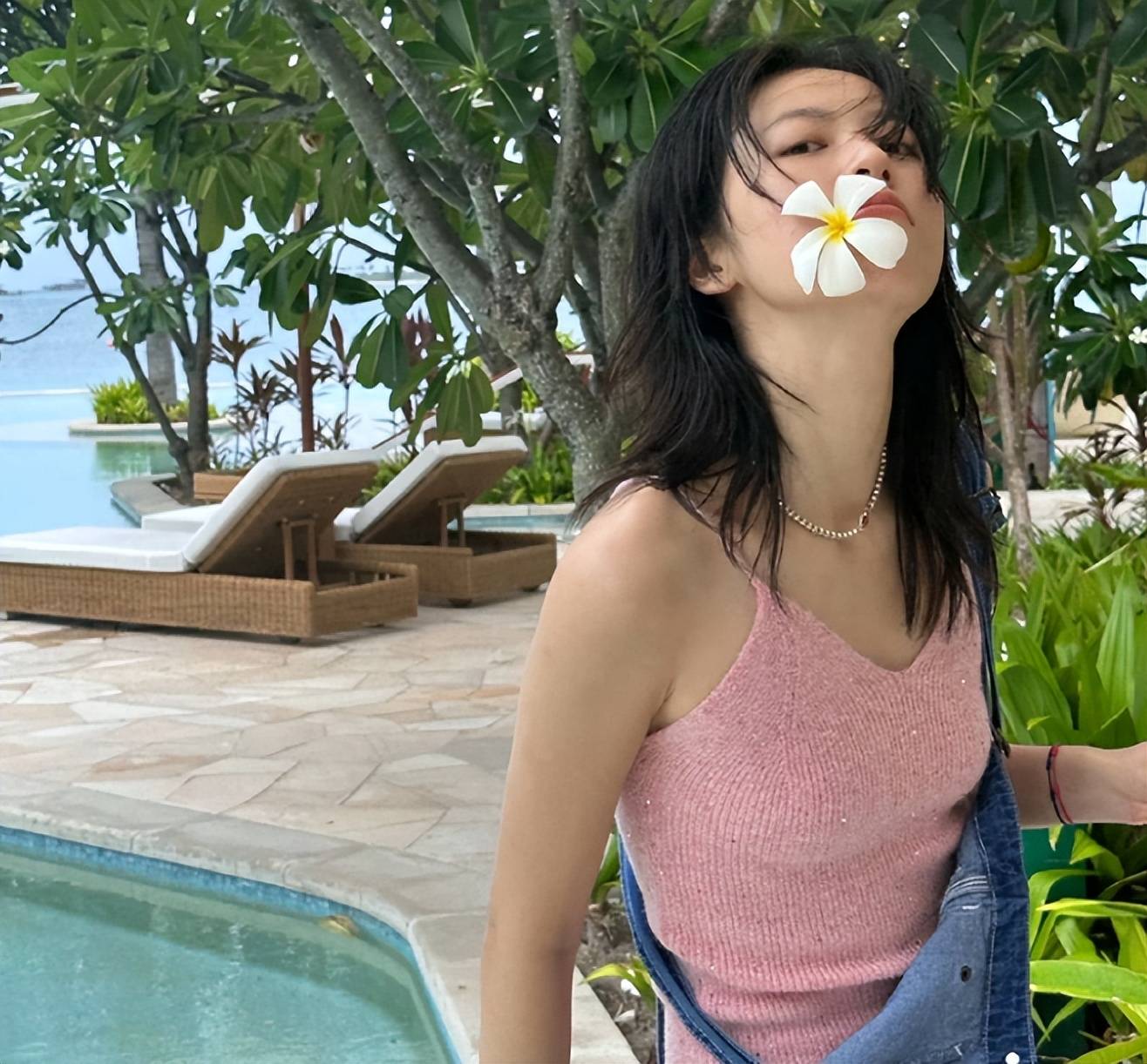 演员周雨彤的泳装照火爆网络!身材火辣,一秒钟秒杀你的眼球!