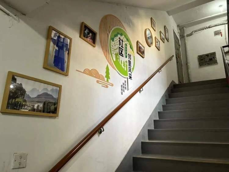 原来,老小区的楼道也能这么美→_居民_作品_社区