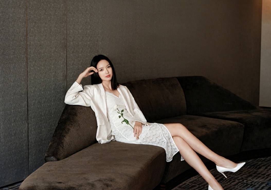 张梓琳脸也太小了,竟和2岁女儿一般大,二胎正脸曝光似姐姐翻版_风格