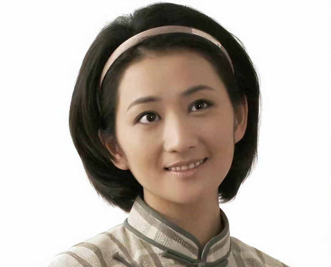 接下来,在反映抗美援朝题材的电视剧「中国远征军」中,李玥首次担纲女