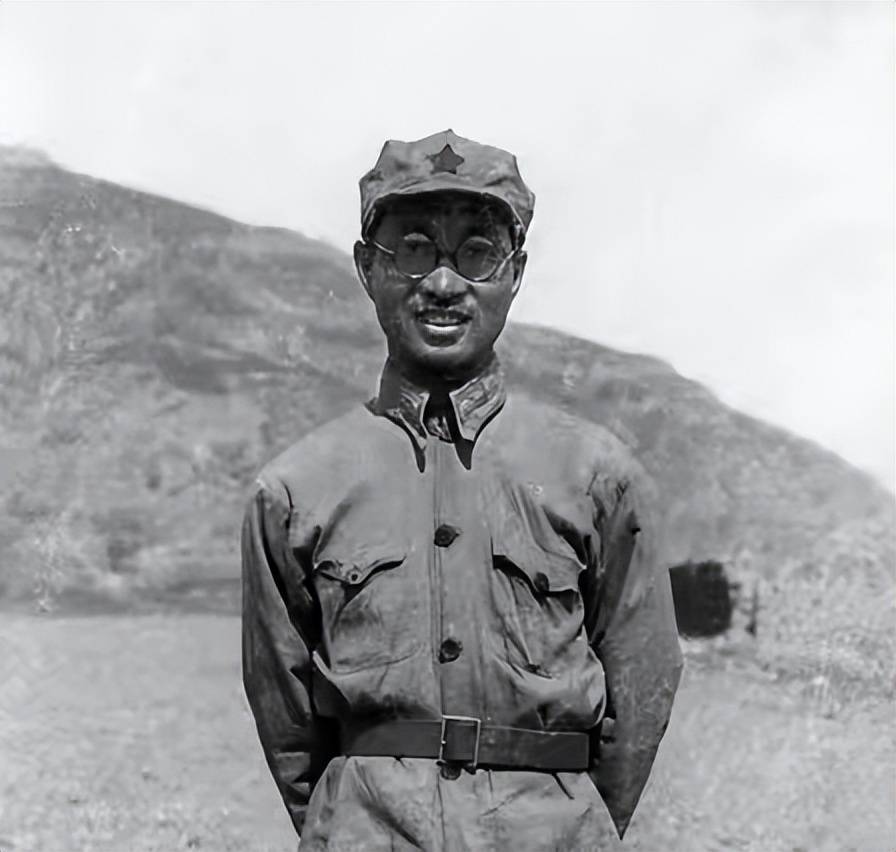 1955年授衔，陈赓闷闷不乐，贺龙安慰：是想老战友了吧_卢冬生_部队_时候