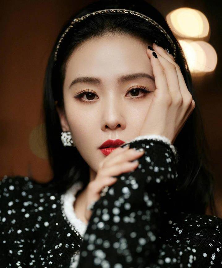 成宣传片唯一中国面孔超牛,可惜造型翻车_发型_风格_头发