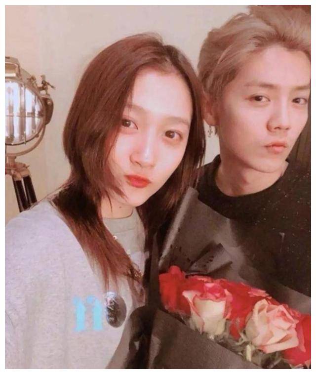 鹿晗已经三十多了到了成家立业的年纪了,关晓彤也已经25岁了,不是以前