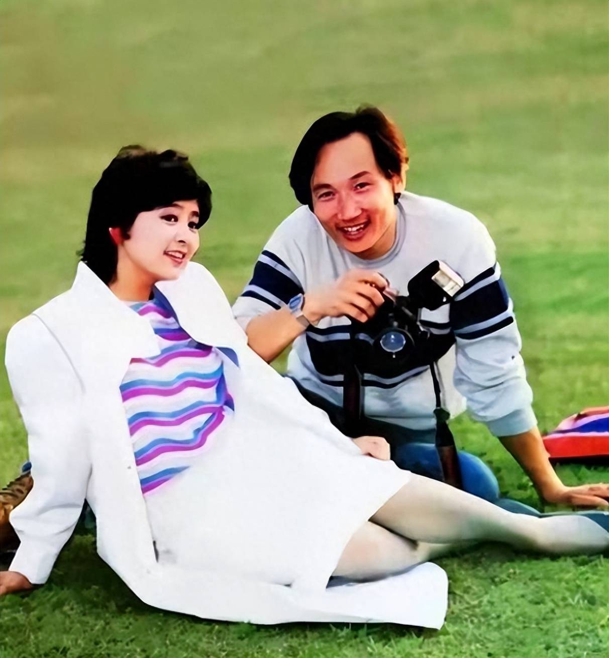 有人冒充她写信给排球队员汪嘉伟,导致汪嘉伟跟相恋三年的女友分道扬