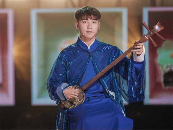 国风美少年中被称为呆萌的选手,颇受张云雷喜欢,形象清新十足_刘丰