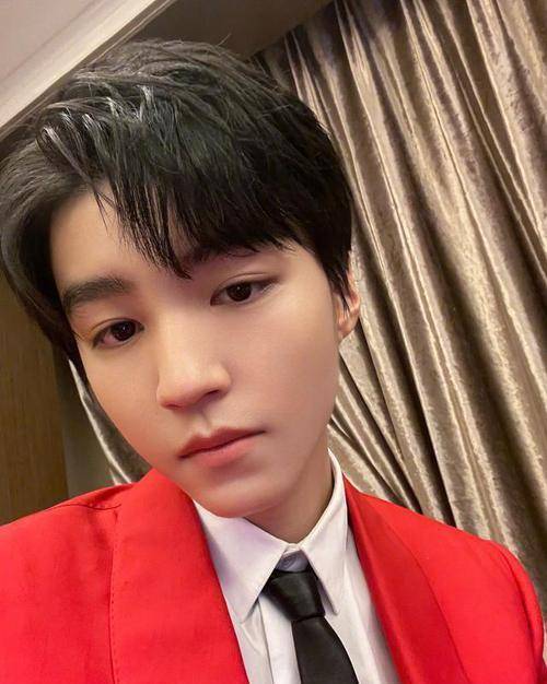 tfboys的自拍,王俊凯淡定,千玺霸气,看见王源:沦陷了_小时候_感觉