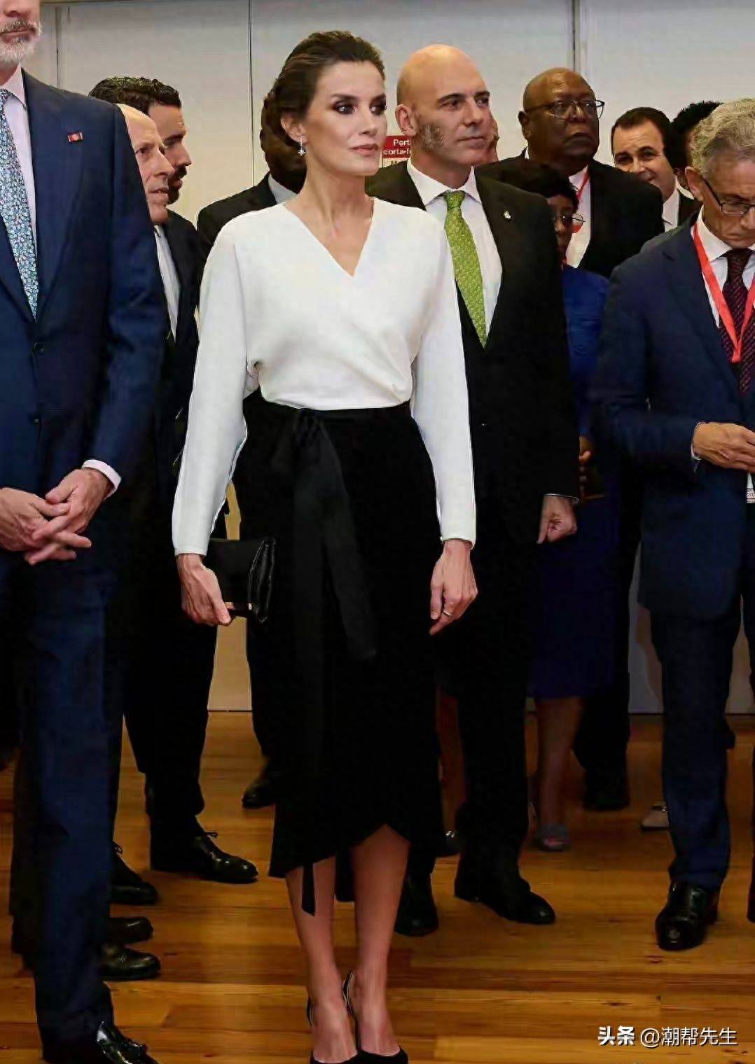 裙不短,裤不紧,背不驼,有白发也优雅_莱蒂齐亚_女人_年龄