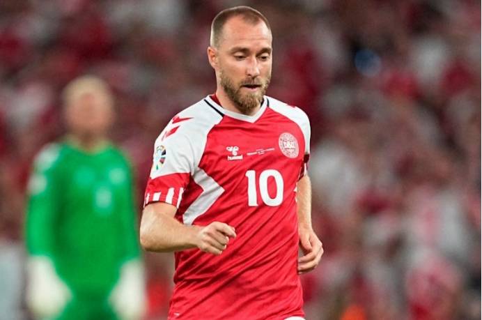 丹麦代表埃里克森爆传甩开5人,助攻反应"像梅西"_比赛_进球_对方