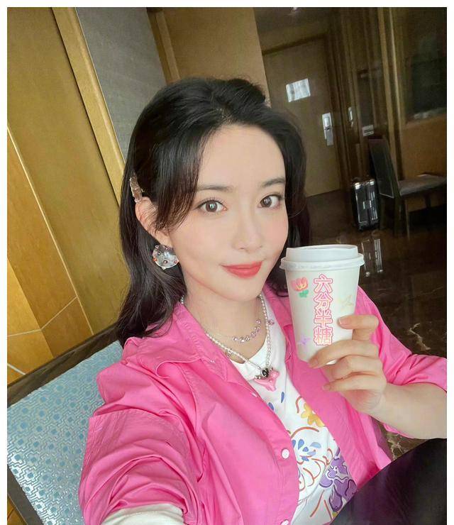 曾被说带资进组,如今却被夸"笨蛋美女",她这算成功洗白了吗?