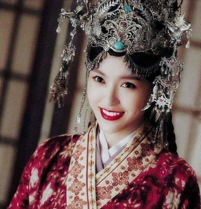 唐嫣《燕云台》:历史上的萧燕燕,16岁成皇后,30岁守寡_耶律贤_传奇