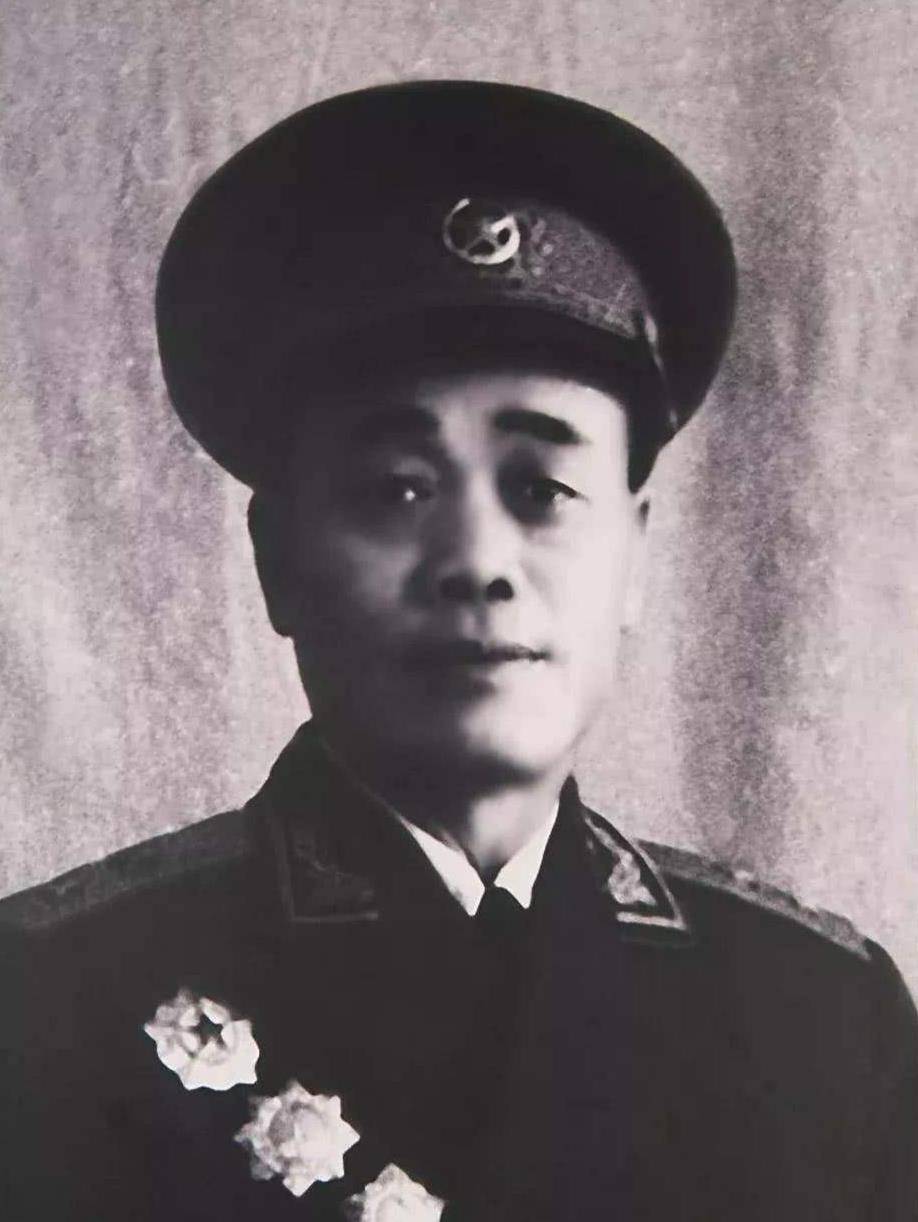 他就是原兰州军区政委冼恒汉将军,冼恒汉生于1911年的广西田阳,虽然说