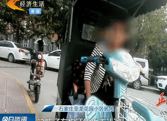 小区物业禁止遛狗，有狗证也不行……“请问是谁给你的权利？” 