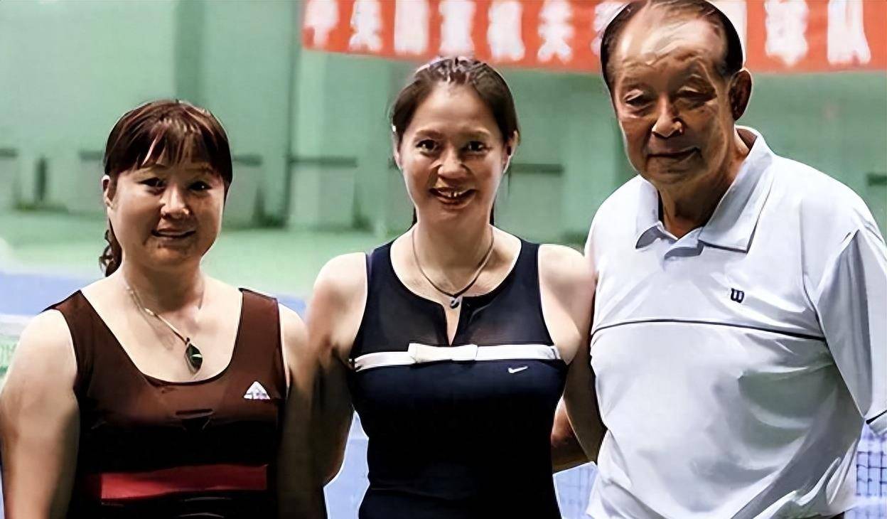 回顾:体坛败类胡娜,41年前叛逃投入美国,如今竟然回国"捞金"_比赛