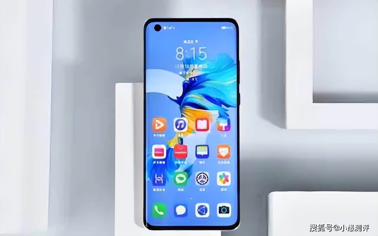 华为mate40后置5000万像素主摄,1300万像素超广角和800万像素长焦镜头