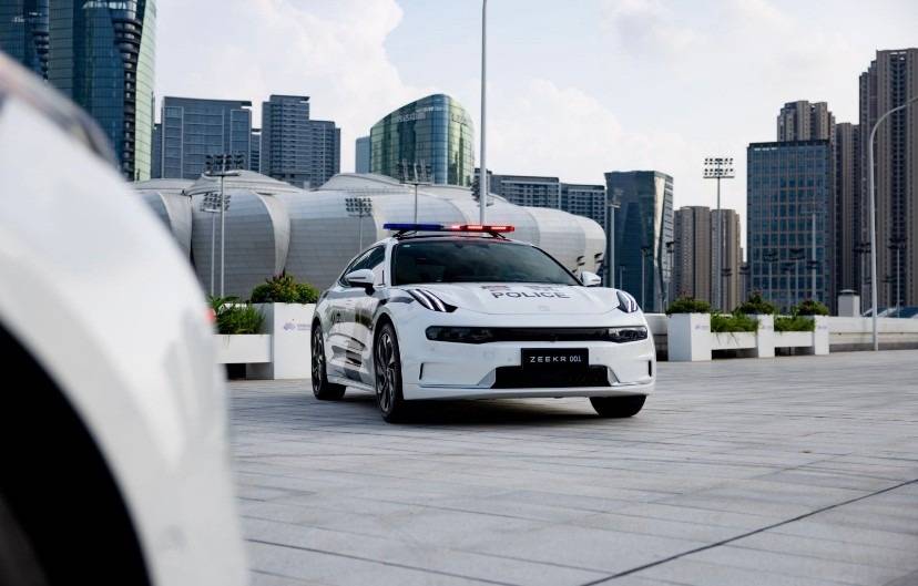 法拉利ff同款警车亮相杭州街头!