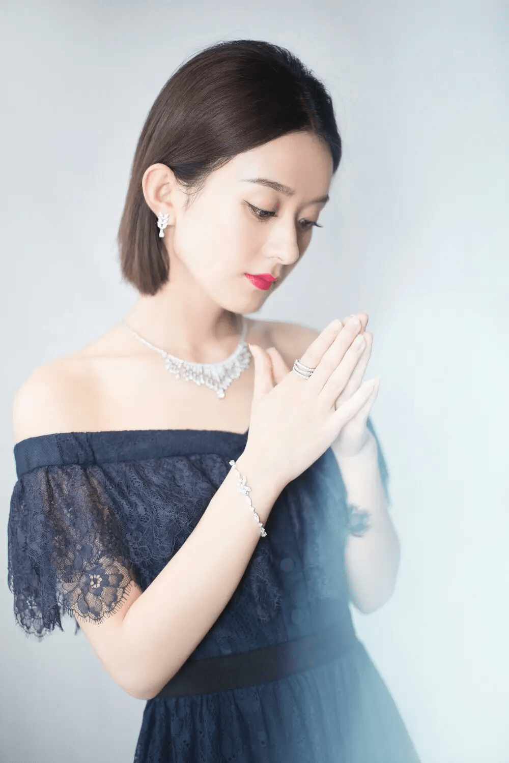 当红女星赵丽颖:女人要靠自己,离婚最对不起儿子_生活_表演_母亲