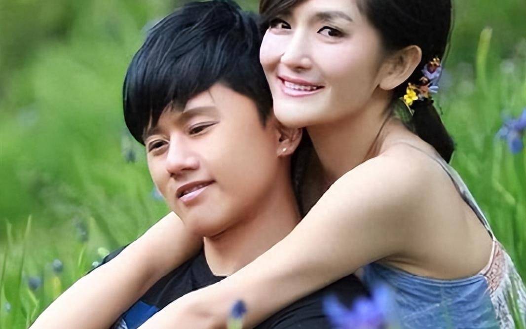 谢娜晒长发白裙照,腰肢粗壮被指孕味足,连生3女恐被婆家计划儿_张杰