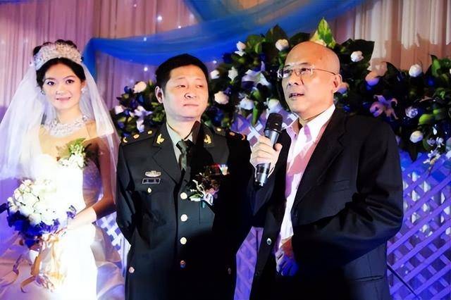 要钱没钱,要貌没貌,"三德子"赵亮为何能与名模胡敬相守14年?