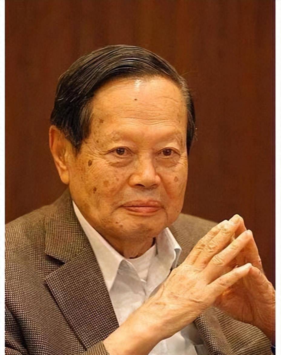 杨振宁是一位杰出的科学家,他的生活充满传奇.