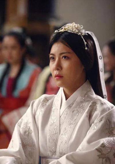 高丽贡女 奇皇后右丞相则借着元顺帝的诏书,削去孛罗帖木儿的兵权.