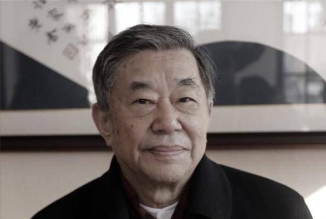 父亲老舍投湖自尽,他在公园陪遗体坐了一天,一生夹着尾巴做人_舒乙