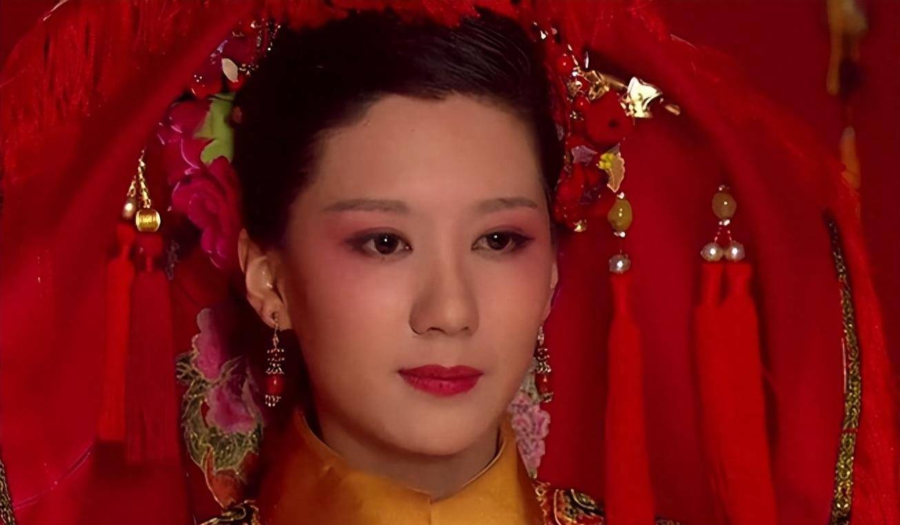 喜欢一个人是隐藏不住的,孟静娴很快意识到,果郡王深爱的人,是甄嬛.