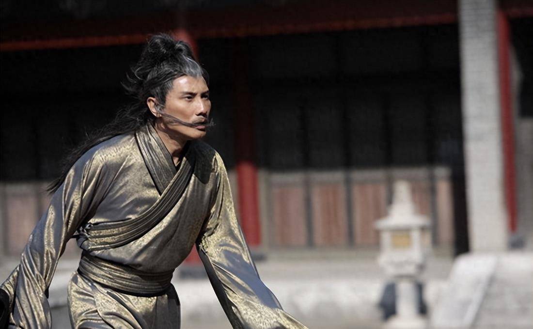 包小柏56岁中年丧女,将女儿骨灰制成项链,每日佩戴悲观厌世!