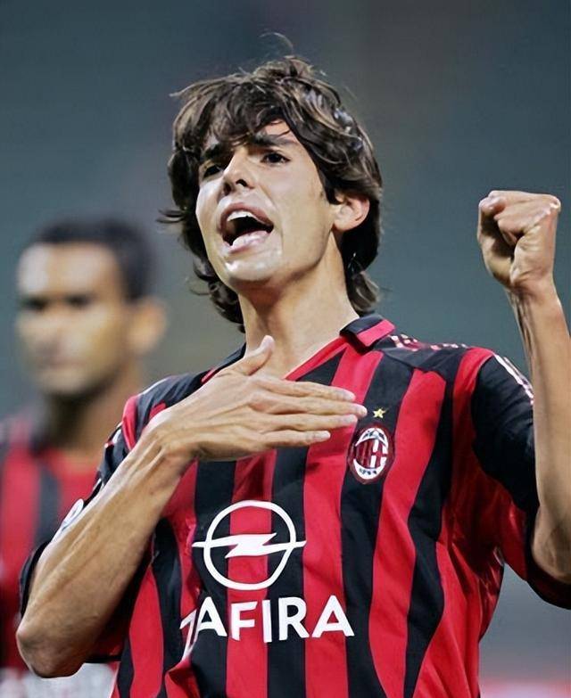 ac米兰队史今天:2005年舍瓦 卡卡 安布进球,3-1锡耶纳意甲2连胜