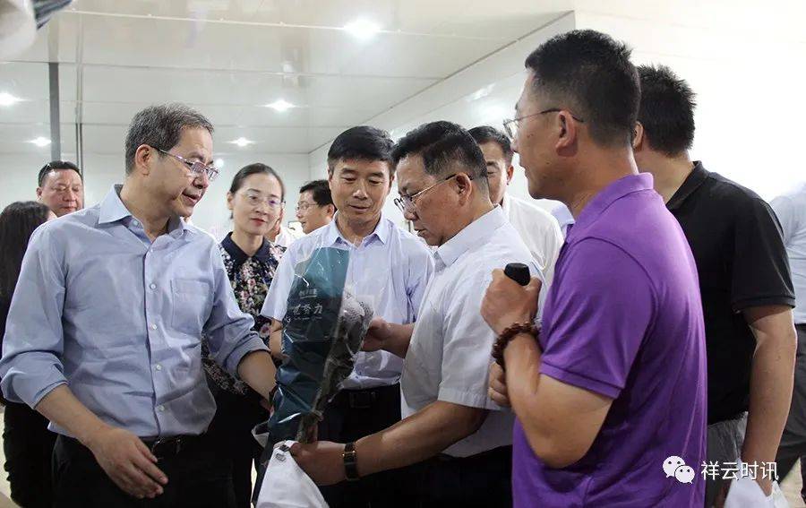 上海市浦东新区党政代表团到祥云考察调研_花卉_产业_杭迎伟