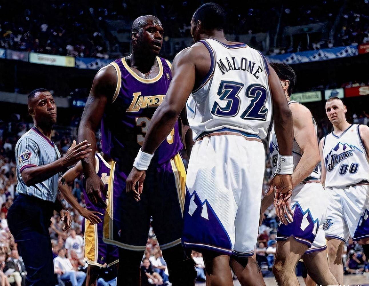 本华莱士单防防不住,需要拉希德华莱士协防,活塞五虎的防守体系确实好