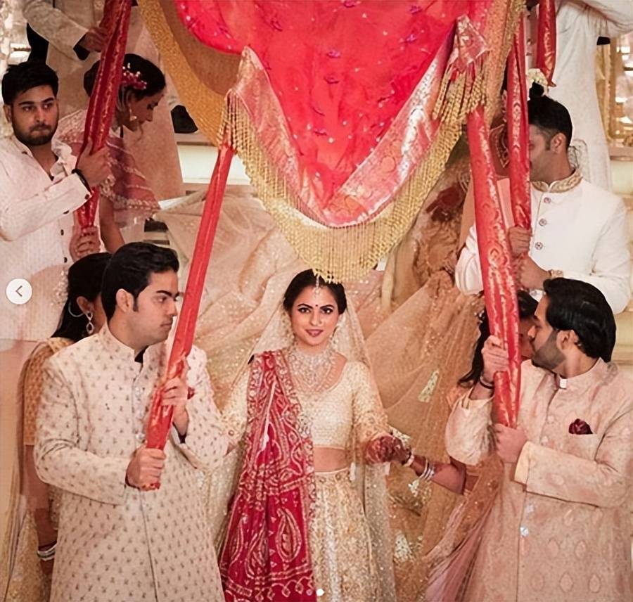 伊莎_安巴尼_首富