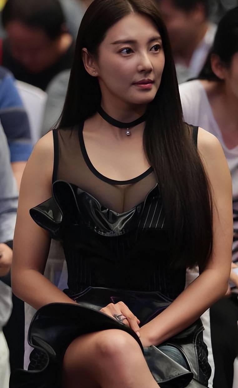 张雨绮:娱乐圈的极品"尤物"!身材傲人,御姐范十足_魅力_形象_女人