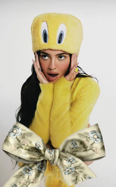 作为封面造型的黄色系海报,金小妹更是火力全开地投入到拍摄中,她将