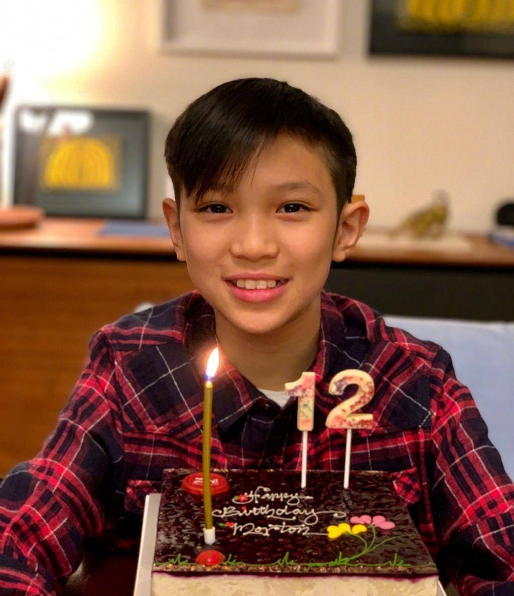 混血感十足帅过爸,长腿纤瘦只有爸爸一半粗_魔童_张智霖_身材苗条