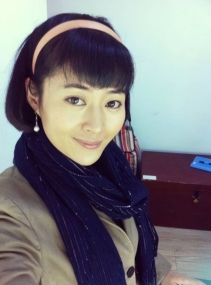 他演《闯关东》红了,娶美女同桌为妻,如今一家四口幸福美满_国歌_齐奎