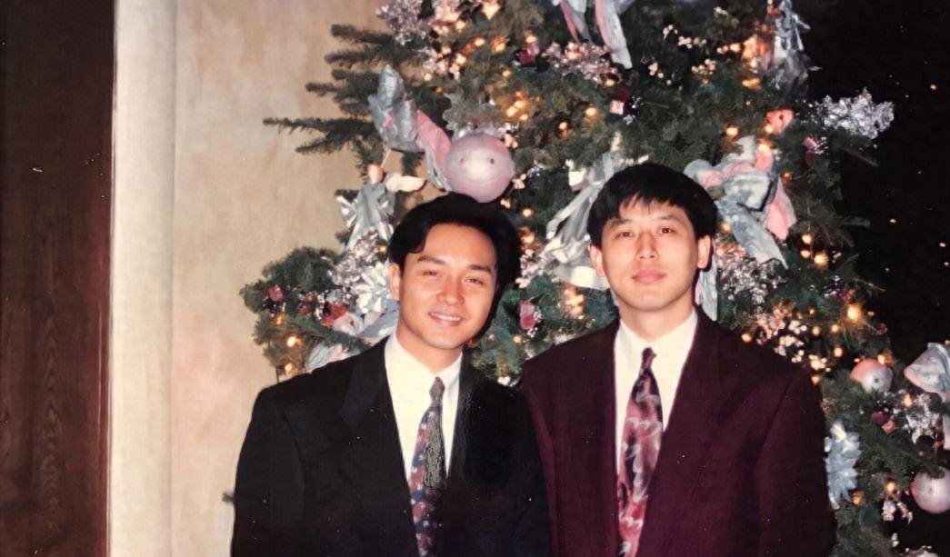 唐鹤德为张国荣庆67岁冥寿,晒两人未公开合影,挚爱同框难掩亲密_全