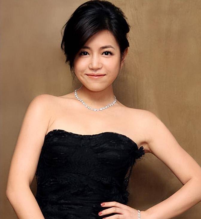 "集邮女孩"陈妍希:婚前与众多男星暧昧,嫁给陈晓却被宠成公主_吴君如