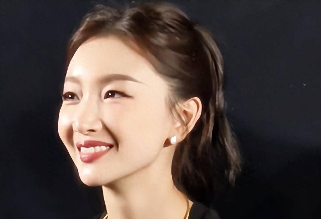 周冬雨生图曝光,眼袋肿大法令纹明显,面部线条不自然疑整容失败_网友