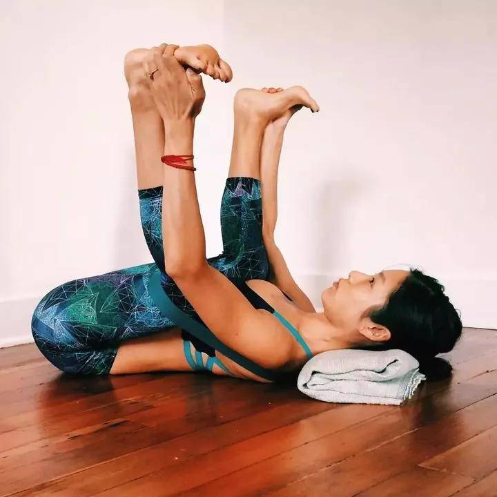 瑜伽馆必备:艾扬格瑜伽基础体式的练习以及辅助